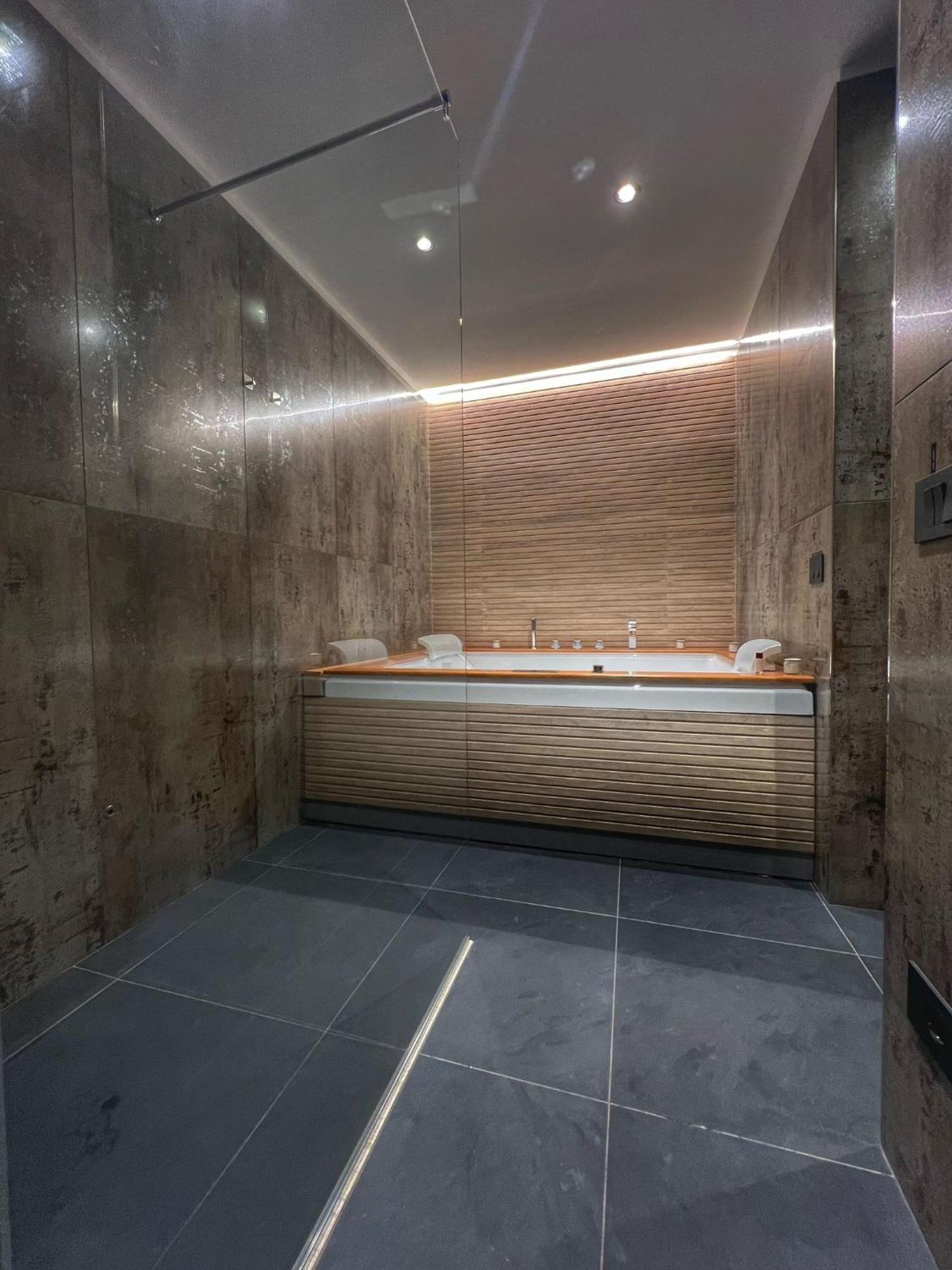 Amay City Suite Bari Extérieur photo